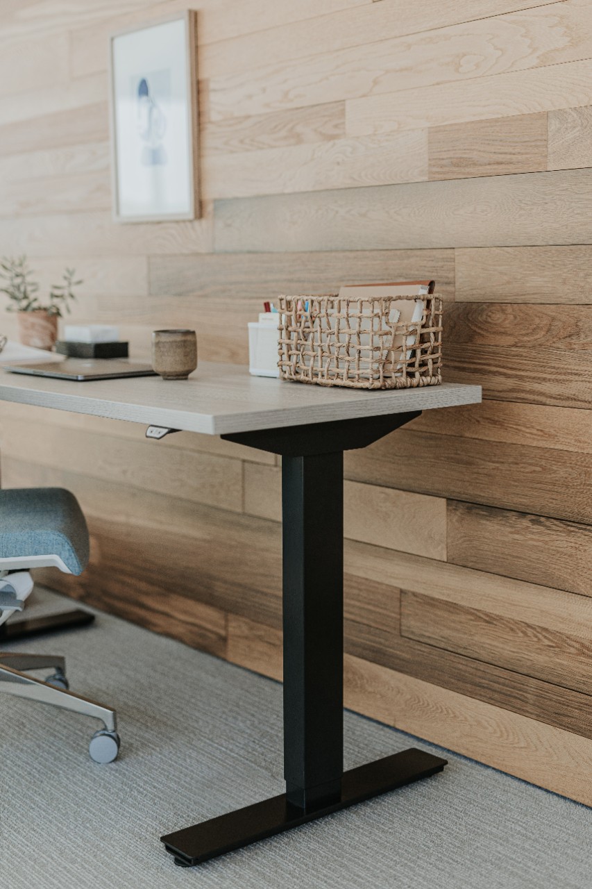 Planes Height-Adjustable Table