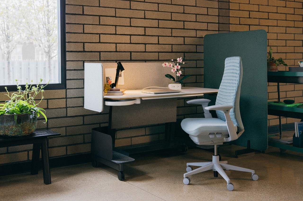 Compose Echo Height-Adjustable Table
