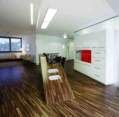 Tresen in der Care Acydemy, designed von Studio Thörnblom