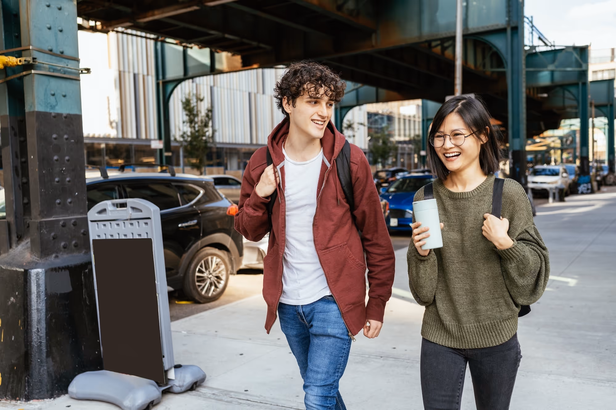 A millenial couple walking in New York City