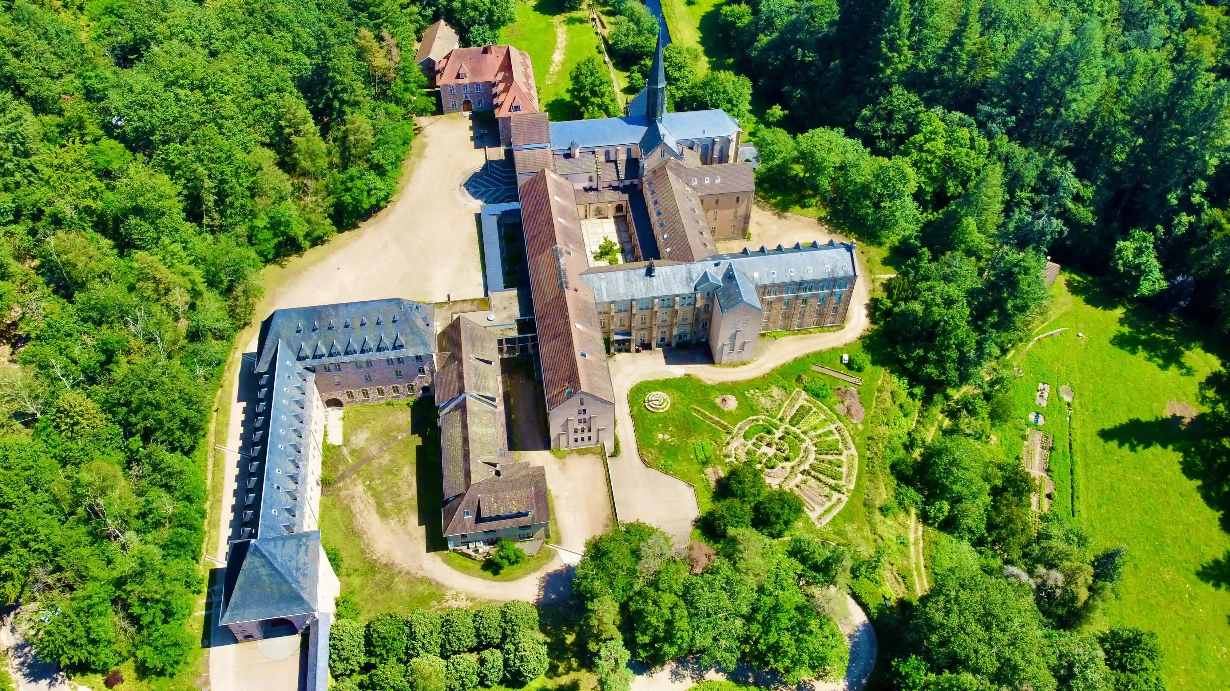 Abbaye Sainte-Marie de la Pierre-qui-Vire