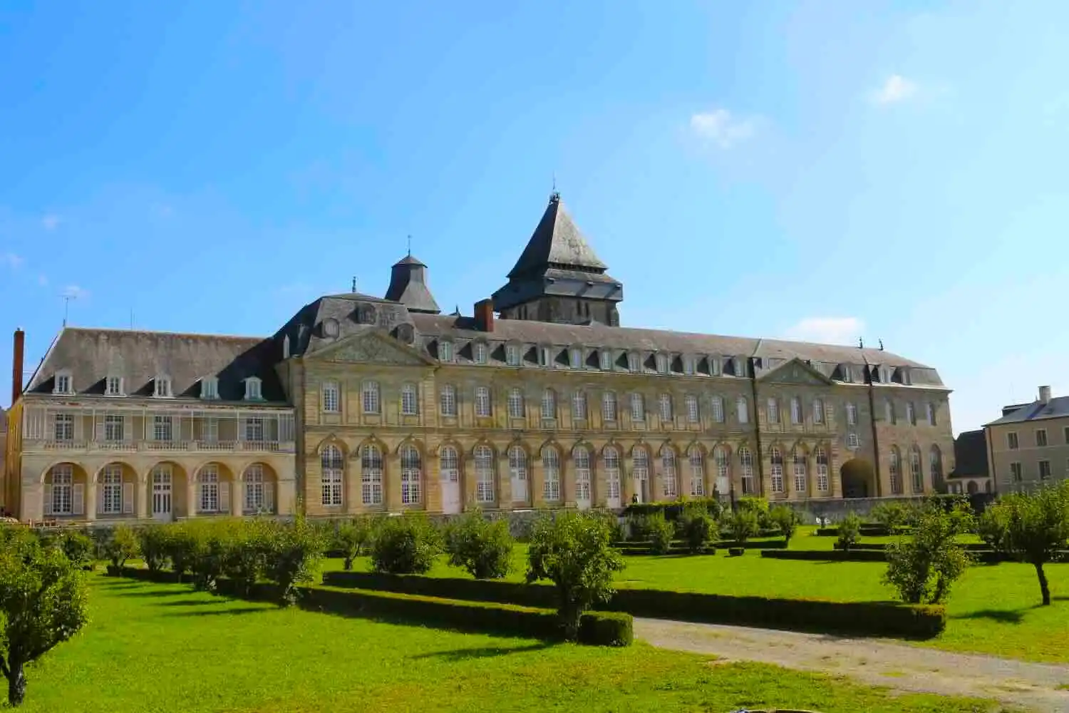 Abbaye d'Evron