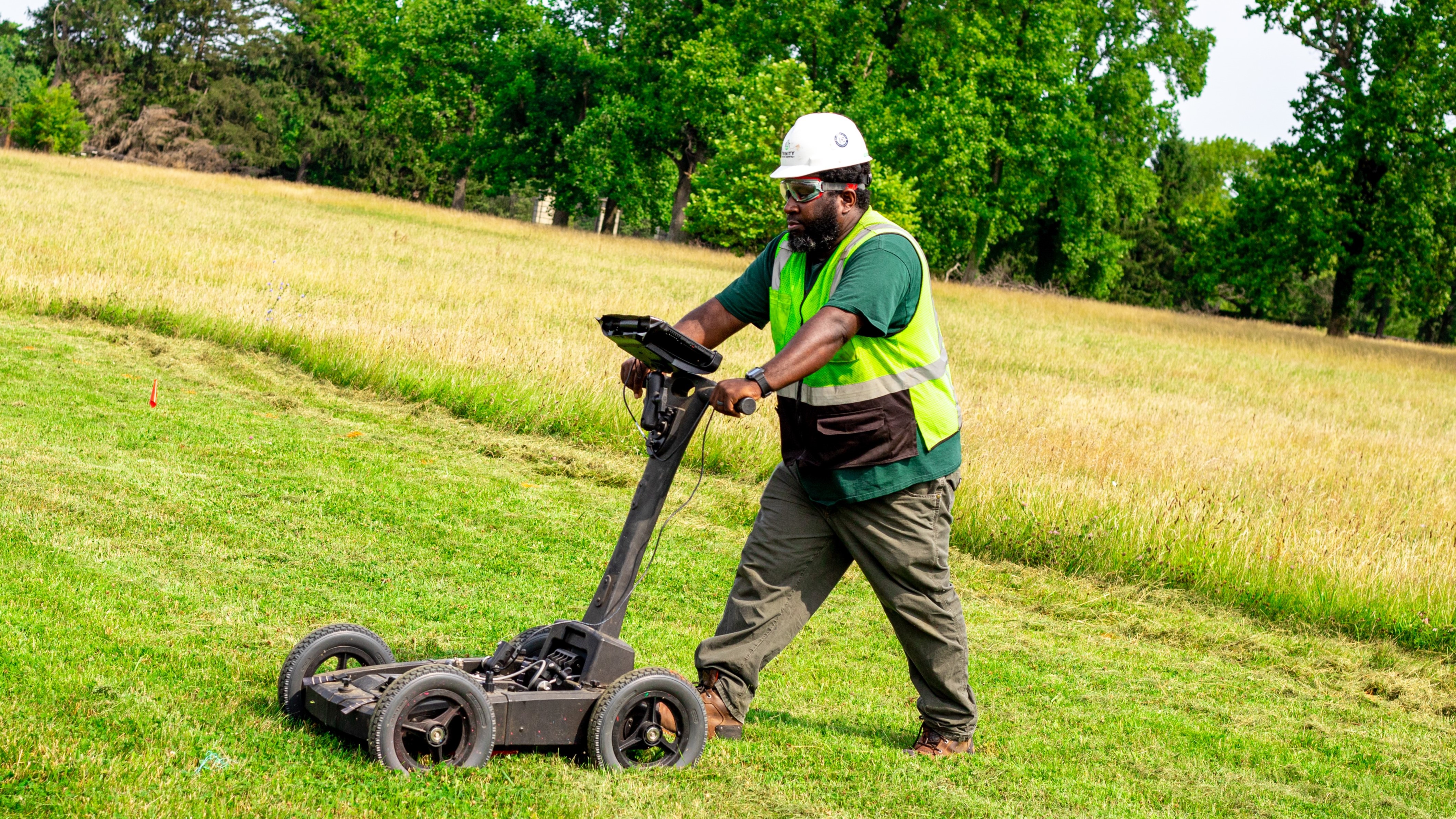 ground pentrating radar is non-invasive mapping