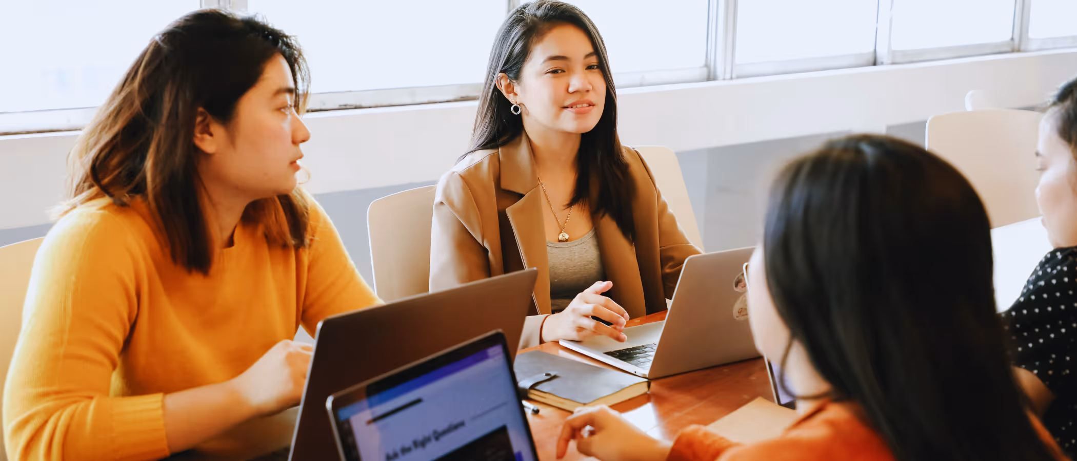 colaboradores em cursos de idiomas