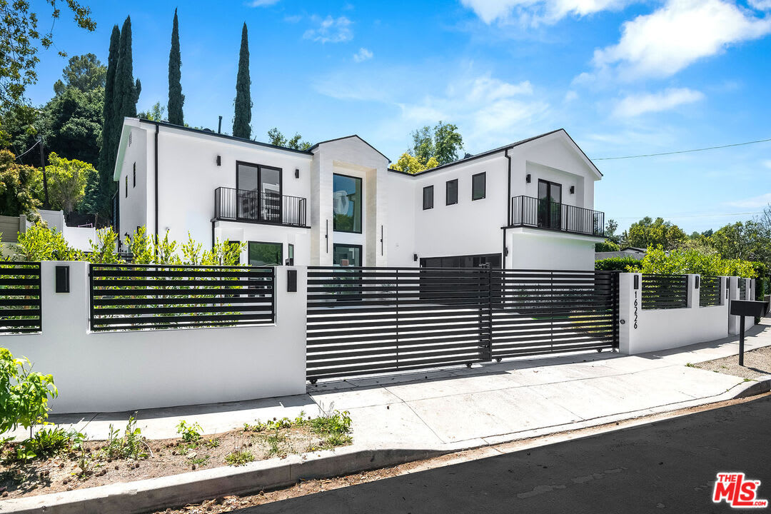 16226-dickens-street