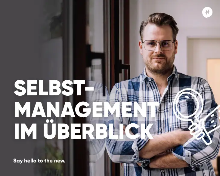 David Hillmer, CEO von HelloAgile, steht mit verschränkten Armen und trägt ein kariertes Hemd. Im Bildtext steht: "Selbstmanagement im Überblick. Say hello to the new." Der Hintergrund zeigt eine moderne Umgebung mit einem Fenster und einer Tür.