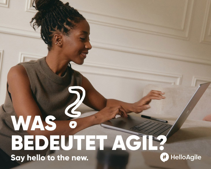 Frau vor dem Laptop, die Schrift im Vordergrund zeigt: Was bedeutet Agil?