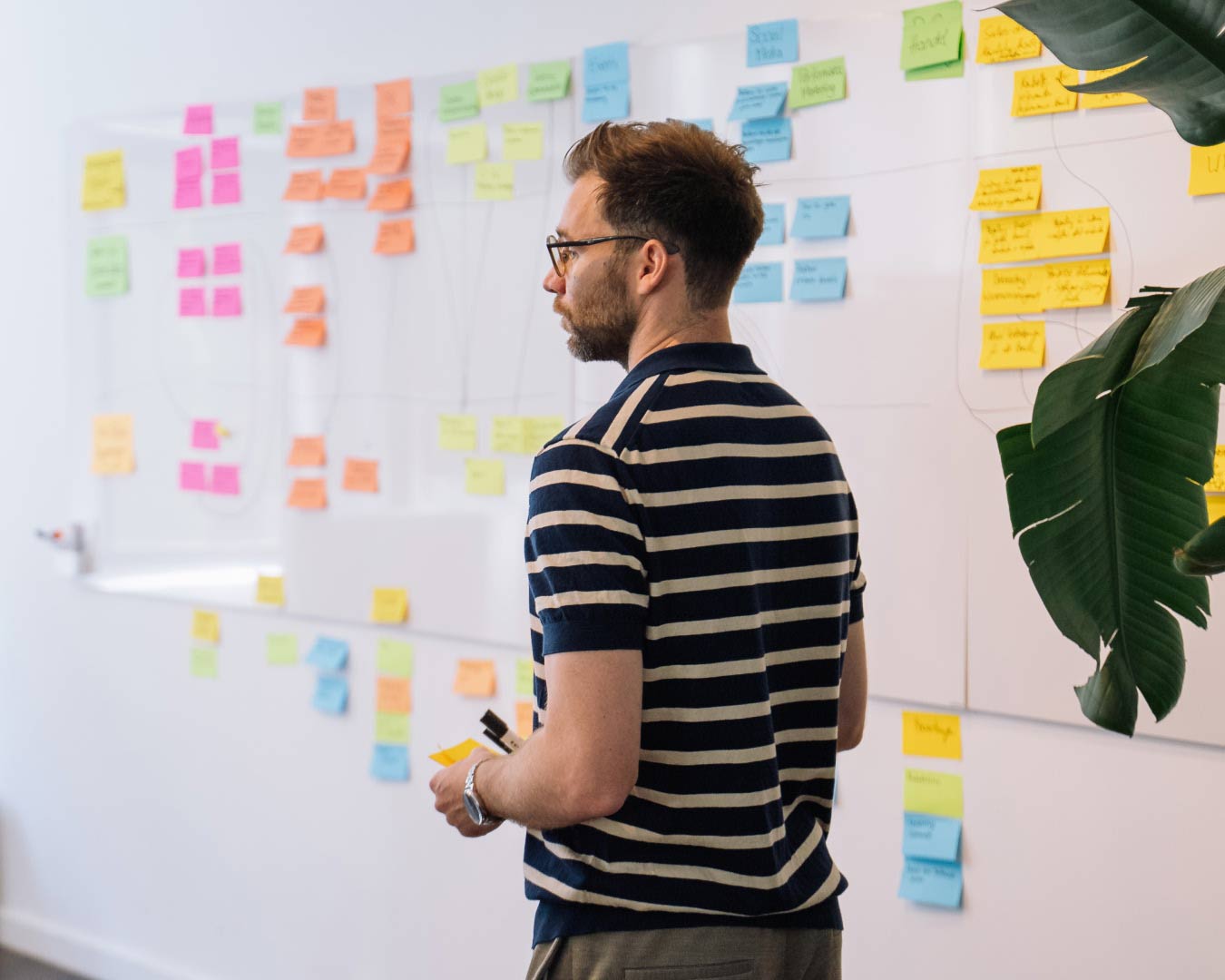 David Hillmer von HelloAgile, die Schrift im Vordergrund zeigt: Agiles Projektmanagement