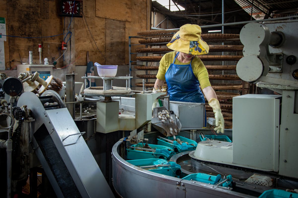 truDigital digital signage screen on a manufacturing factory floor production line displaying shift safety and metrics