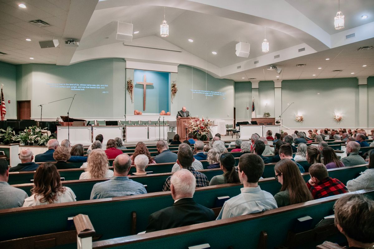 truDigital digital signage displaying announcements to a church congregation in a modern worship center