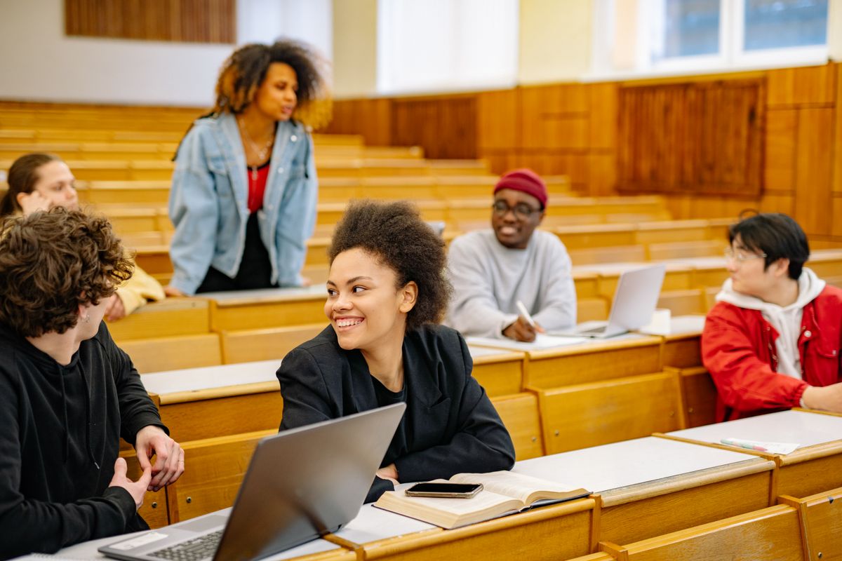 truDigital digital signage for education: students seated in a university classroom