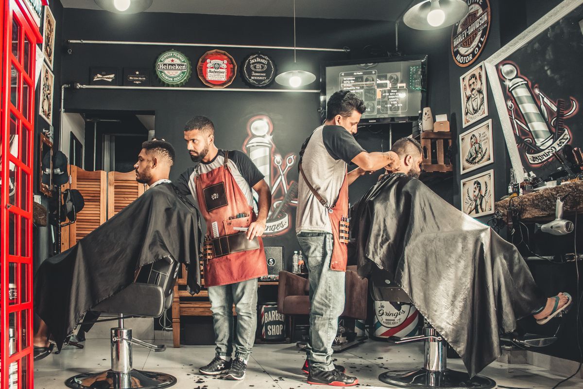 truDigital digital signage for salons: a busy barbershop where guests get haircuts at the stations
