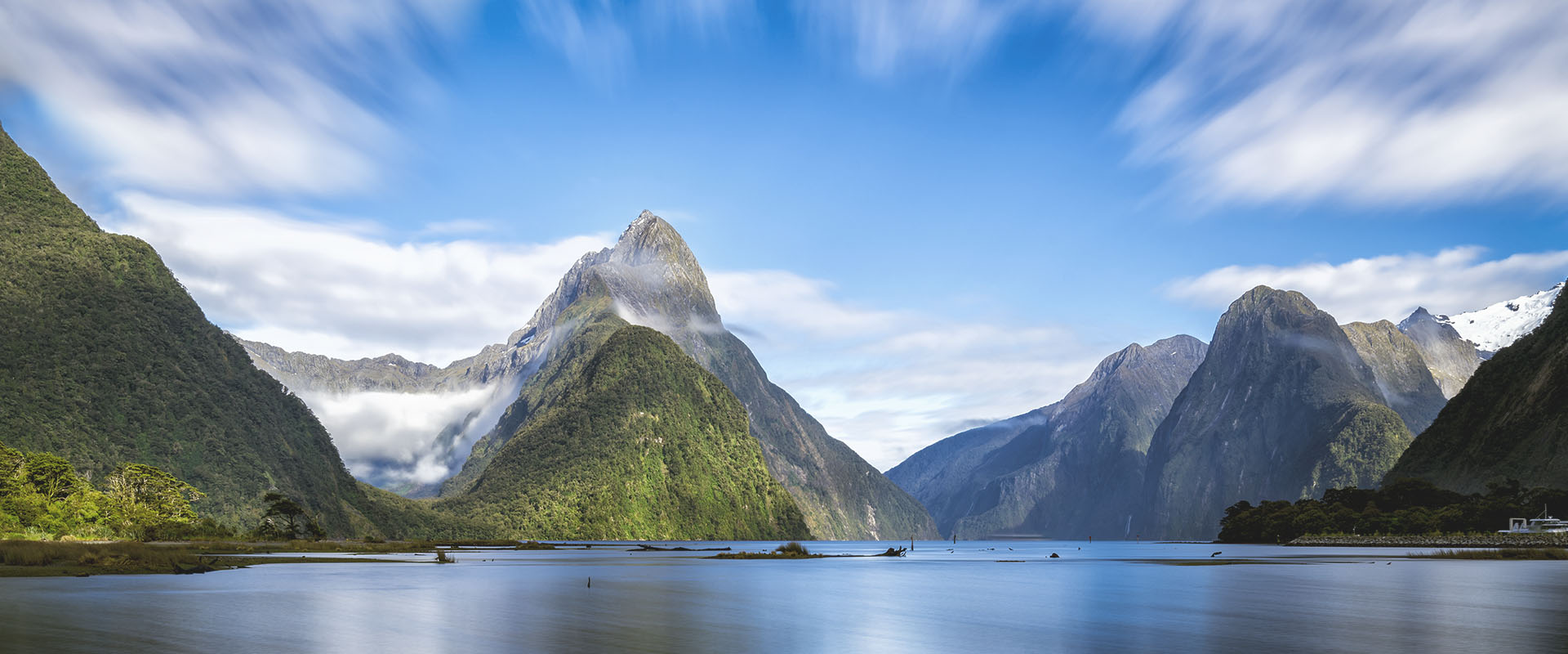 A New Zealand lake landscape