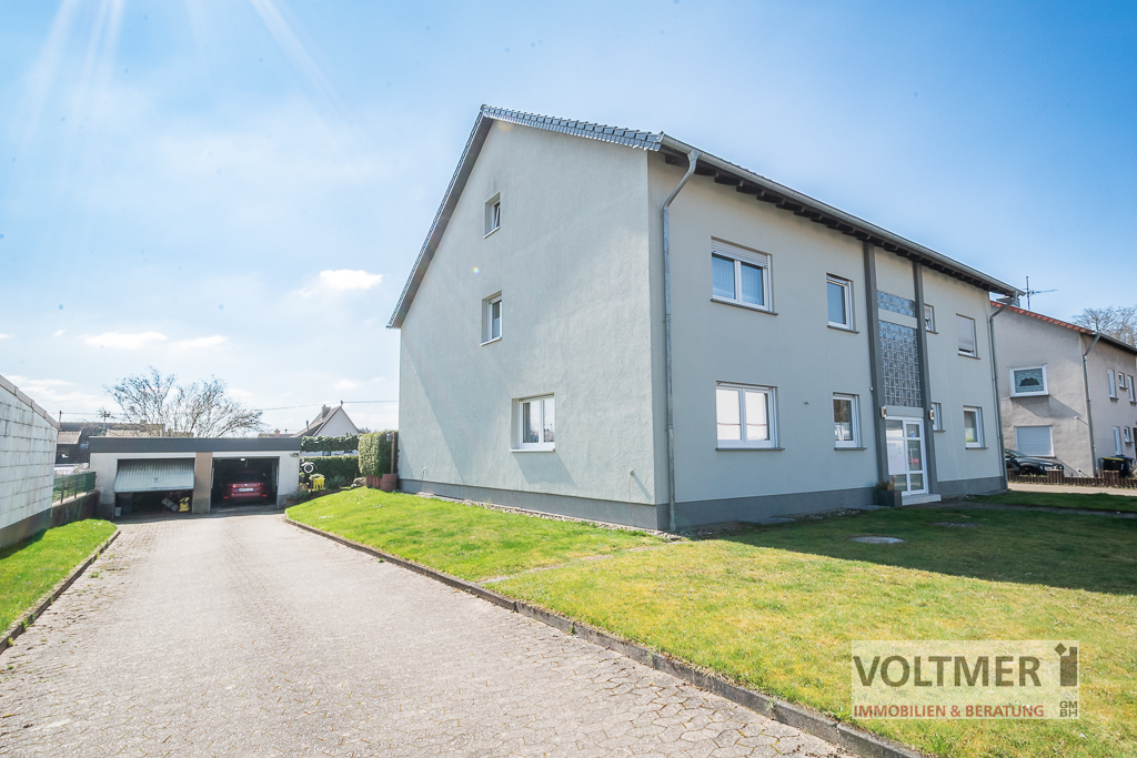 AUSBAUPOTENZIAL - gepflegtes Mehrfamilienhaus mit drei Garagen in Furpach!