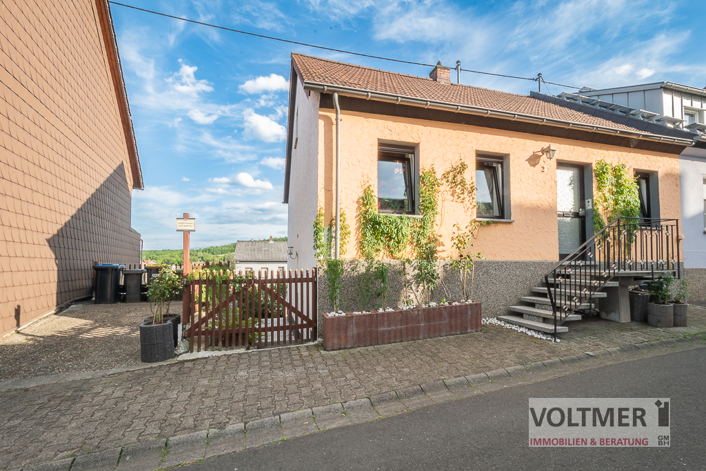KLEIN ABER FEIN - angebautes Einfamilienhaus mit Stellplatz und schönem Garten!