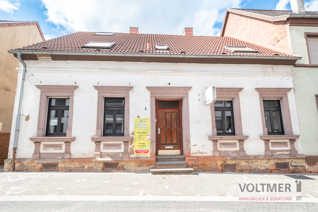 ENTSTEHUNG - vielseitig nutzbares Einfamilienhaus mit Potenzial in Bexbach!