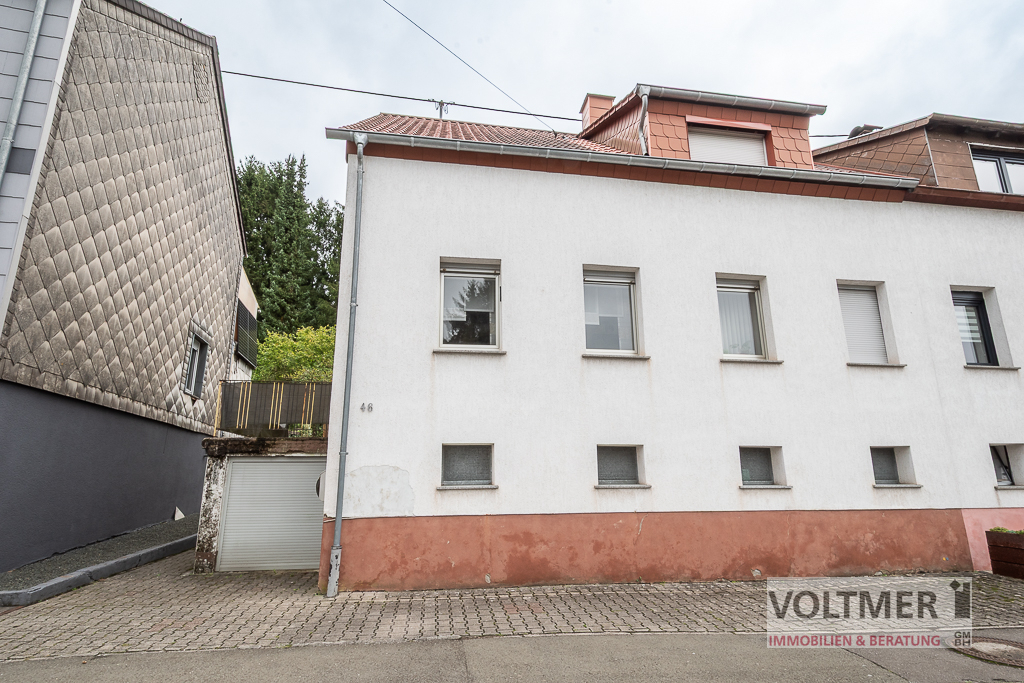 DOPPELHAUSHÄLFTE - Einfamilienhaus mit kleiner Garage und großzügigem Garten in Neunkirchen-Hangard!