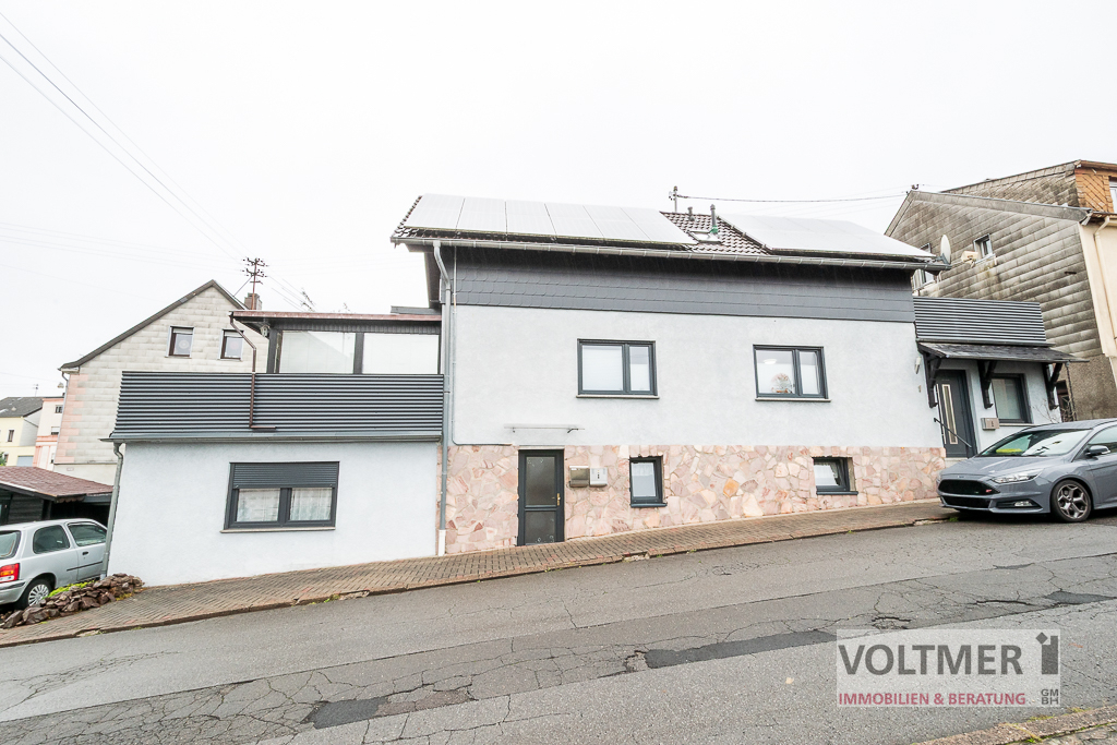 BALKONIEN - vermietetes Einfamilienhaus mit Einliegerwohnung & zwei Dachterrassen in Friedrichsthal!