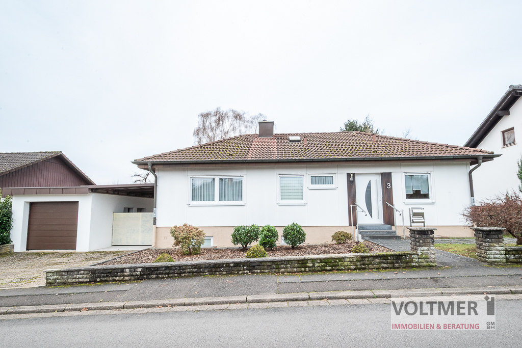 EBENERDIG - gepflegter Bungalow mit Terrasse, Garten, Garage und Carport in Homburg-Einöd!