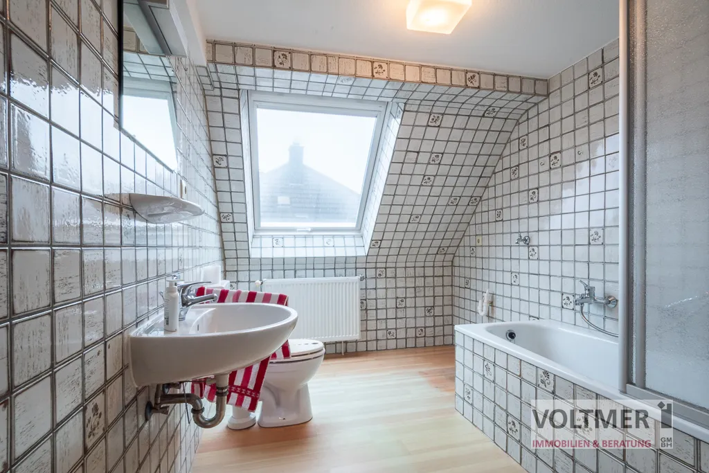 DG Wohnung links Tageslichtbad