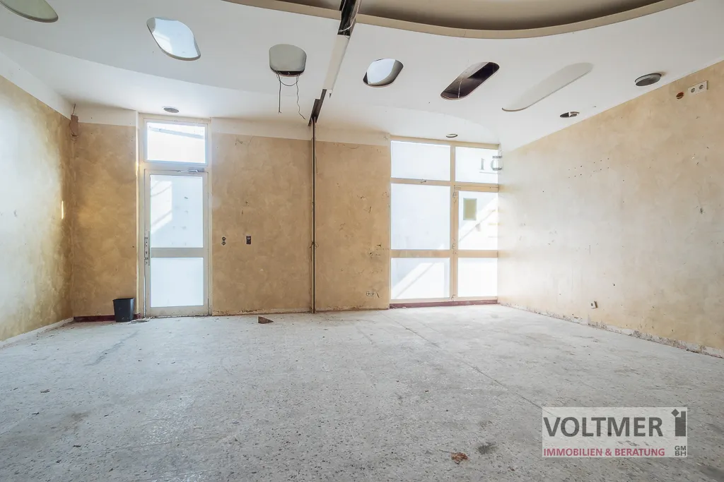 RAUM ZUR ENTFALTUNG – vielseitig nutzbare Gewerbeeinheit mit Parkplätzen!