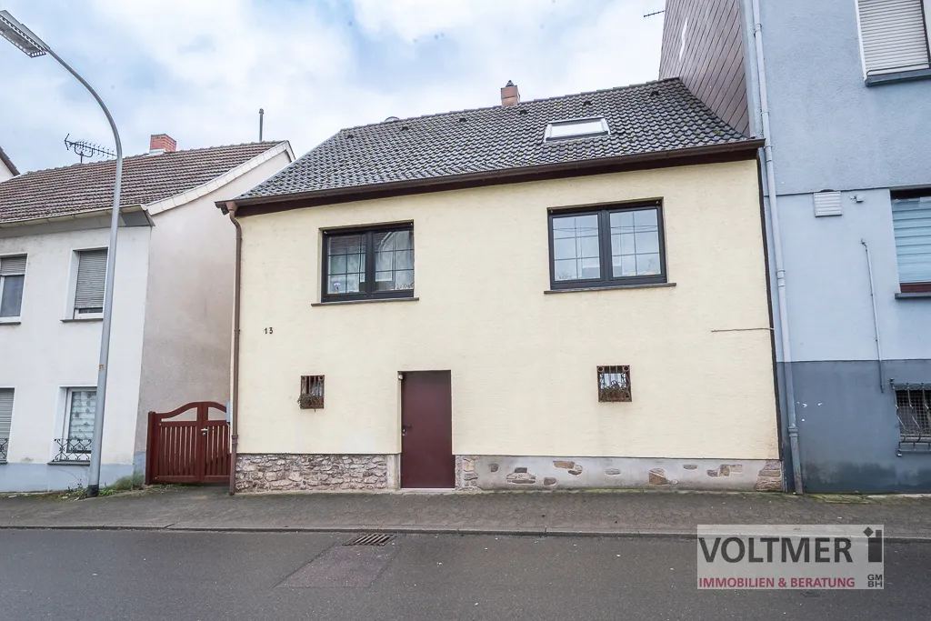 CHARME - Einfamilienhaus mit Terrasse und Garten in Saarbrücken-Herrensohr!