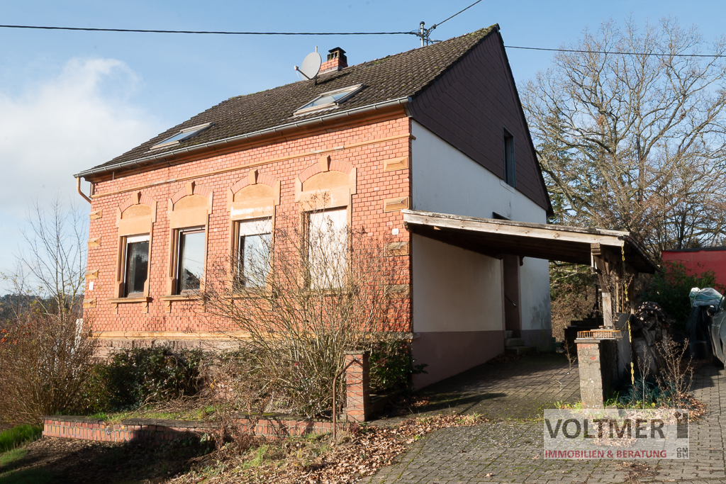 CHANCE - freistehendes Einfamilienhaus mit Garage, Carport und Garten in Neunkirchen-Wiebelskirchen!