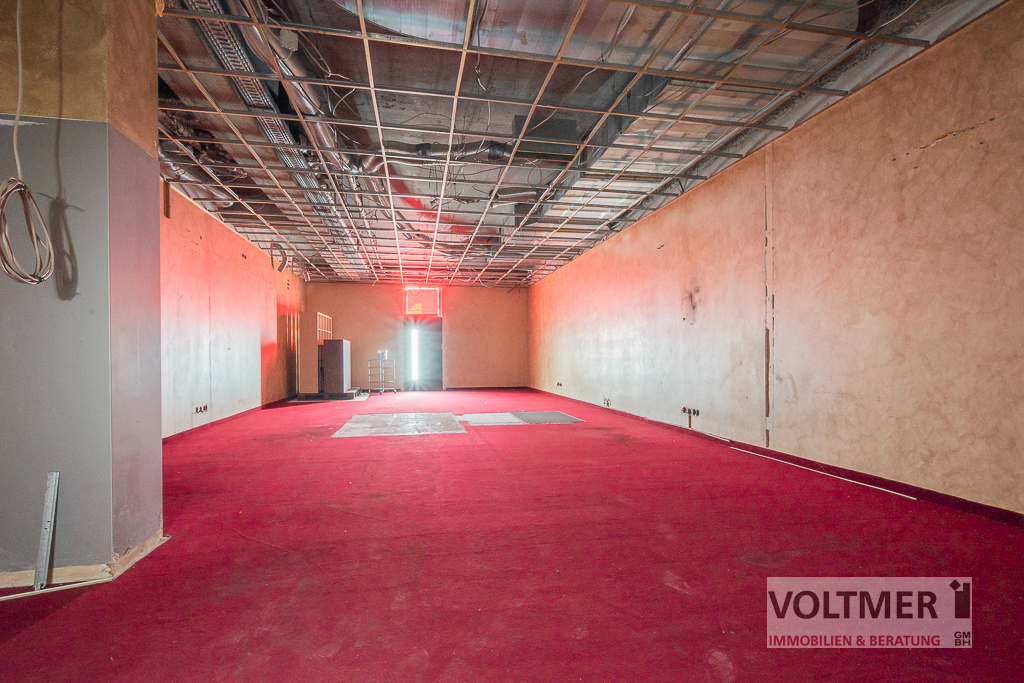 RAUM ZUR ENTFALTUNG – vielseitig nutzbare Gewerbeeinheit mit Parkplätzen!