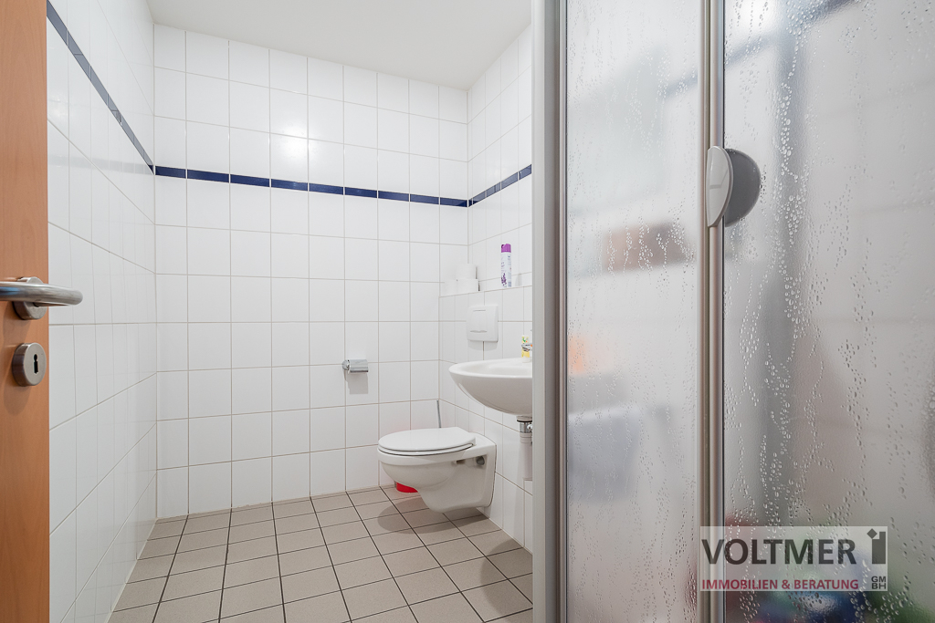 Badezimmer mit Dusche