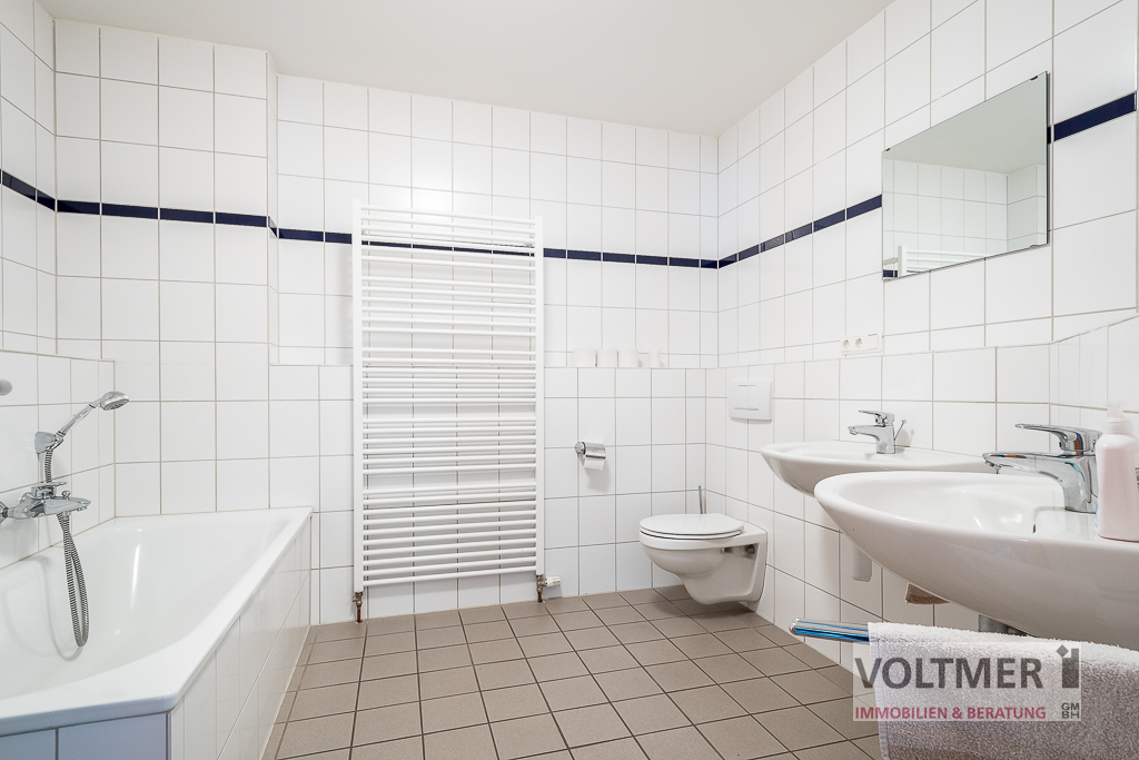 Badezimmer mit Badewanne