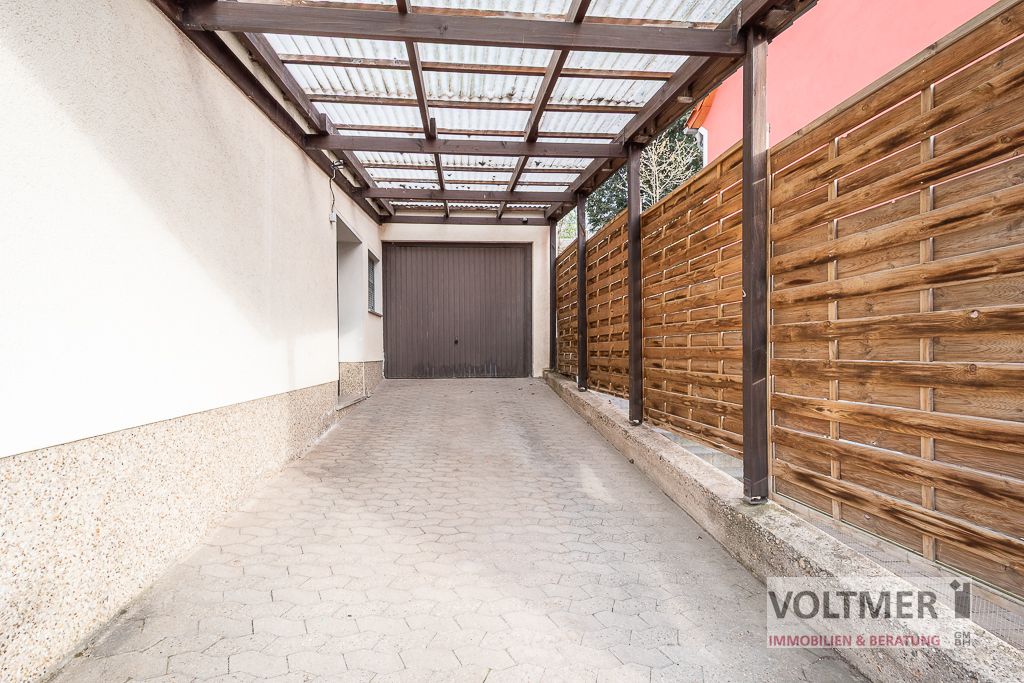 Carport / Einfahrt Garage