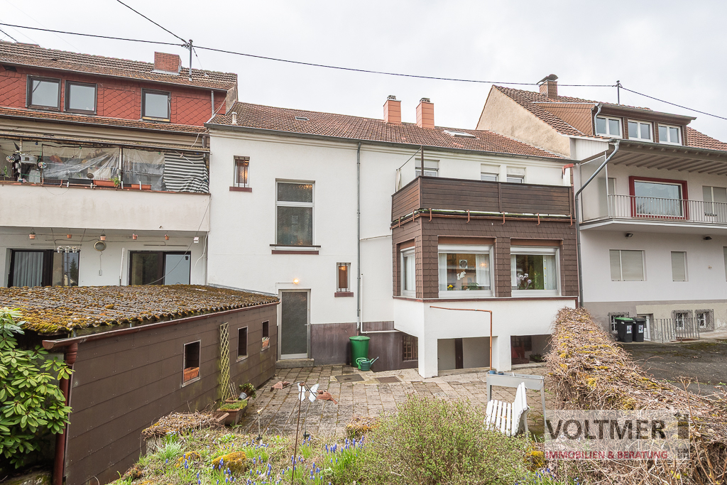 Rückansicht mit Geräteschuppen