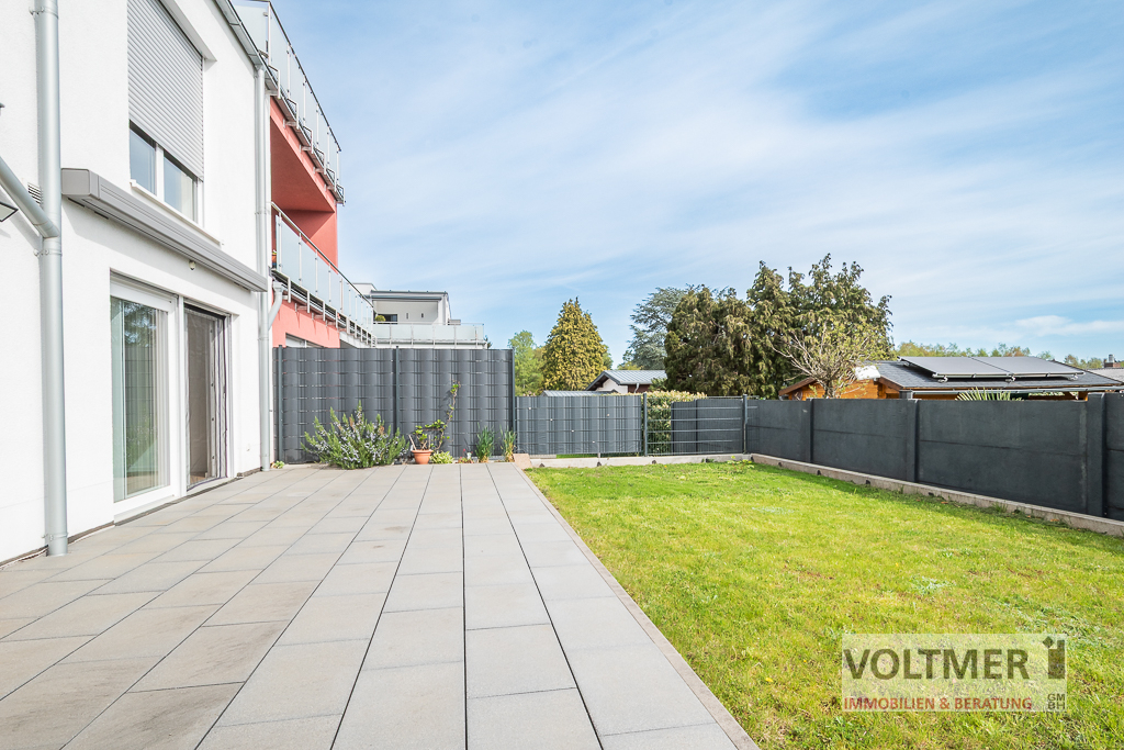 Terrasse mit kleinem Garten 