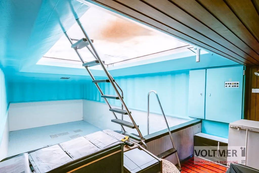Schwimmhalle KG