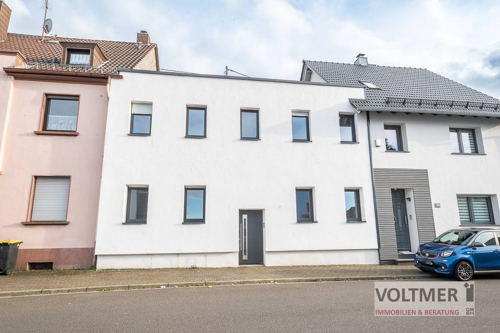FAST FERTIG - kernsaniertes Zweifamilienhaus in Neunkirchen!