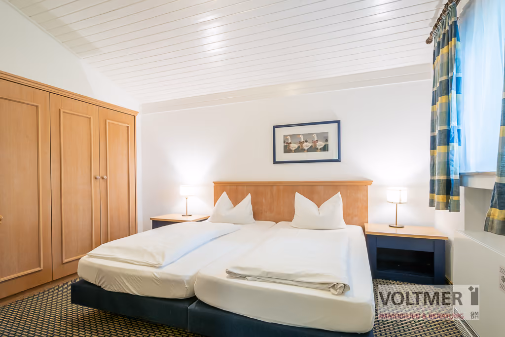 Schlafzimmer mit Doppelbett