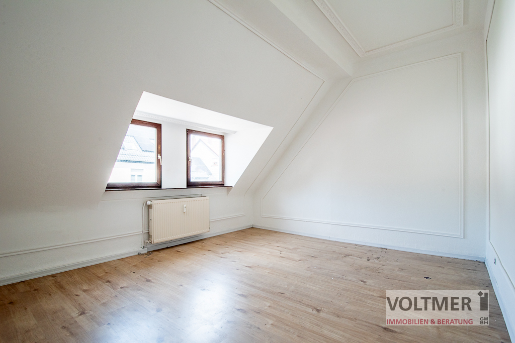 GERÄUMIG - großzügige Dachgeschosswohnung in direkter Nähe zur Marienhausklinik in Kohlhof!
