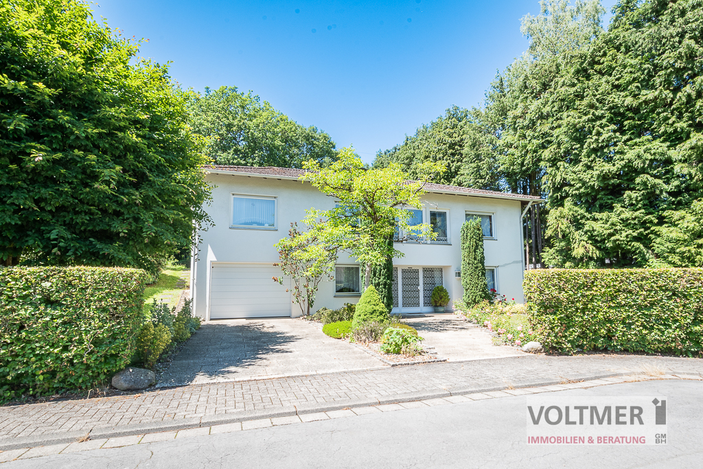 BLICKFANG - freistehendes Einfamilienhaus mit integrierter Garage und schönem Garten in Neunkrichen!