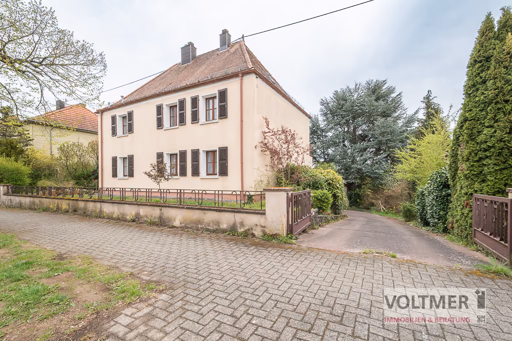 ALTBAU TRIFFT ENERGIEEFFIZIENZ - freistehendes Einfamilienhaus mit Garten in Neunkirchen!