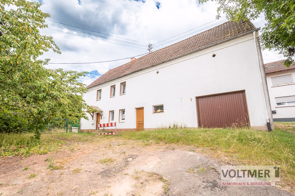 SANIERUNGSOBJEKT - freistehendes Einfamilienhaus mit Garage und Scheune im Ortskern von Vinningen!