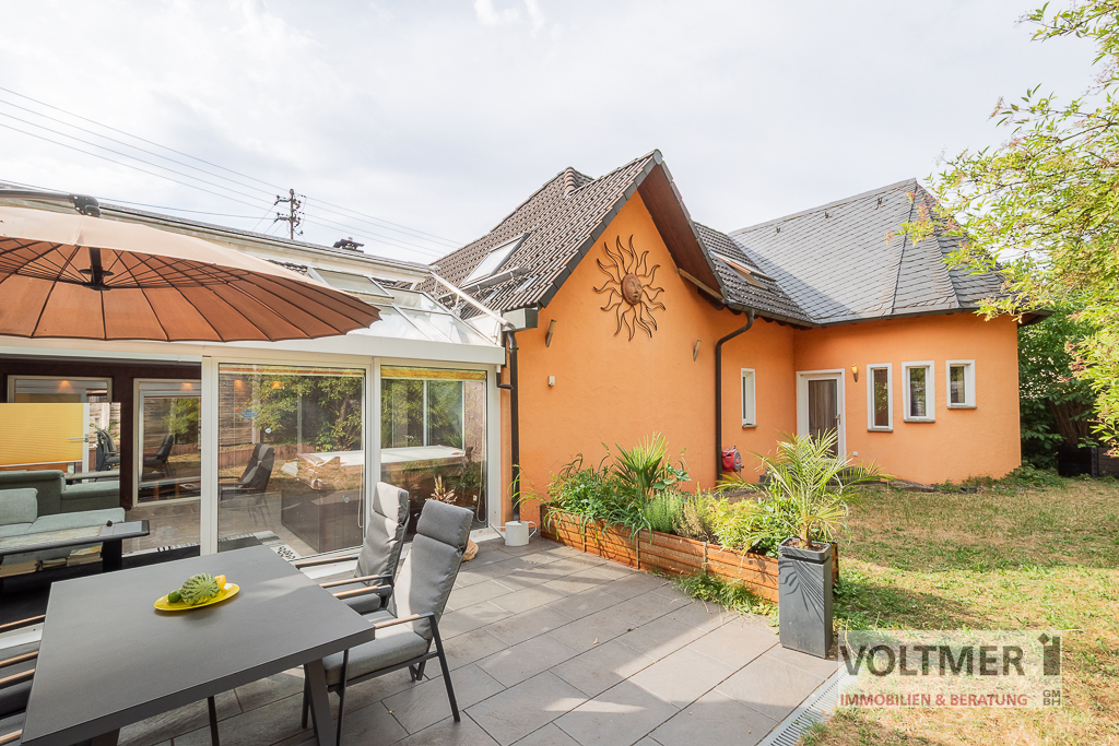ERFÜLLUNG - Zweifamilienhaus mit Carport, Wintergarten & Garten in ruhiger Lage von St. Wendel!