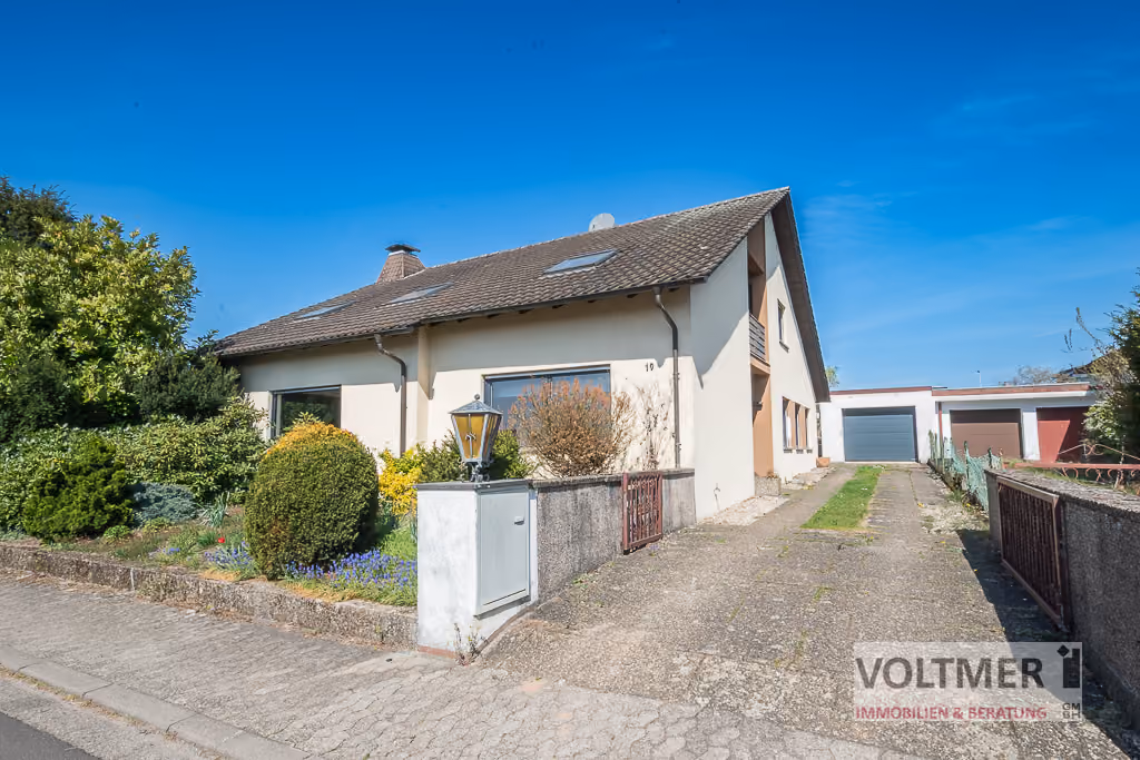 EINMALIG - freistehendes Einfamilienhaus mit Garage und großem Grundstück zur Miete!
