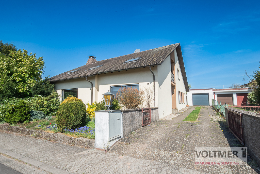 EINMALIG - freistehendes Einfamilienhaus mit Garage und großem Grundstück zur Miete!