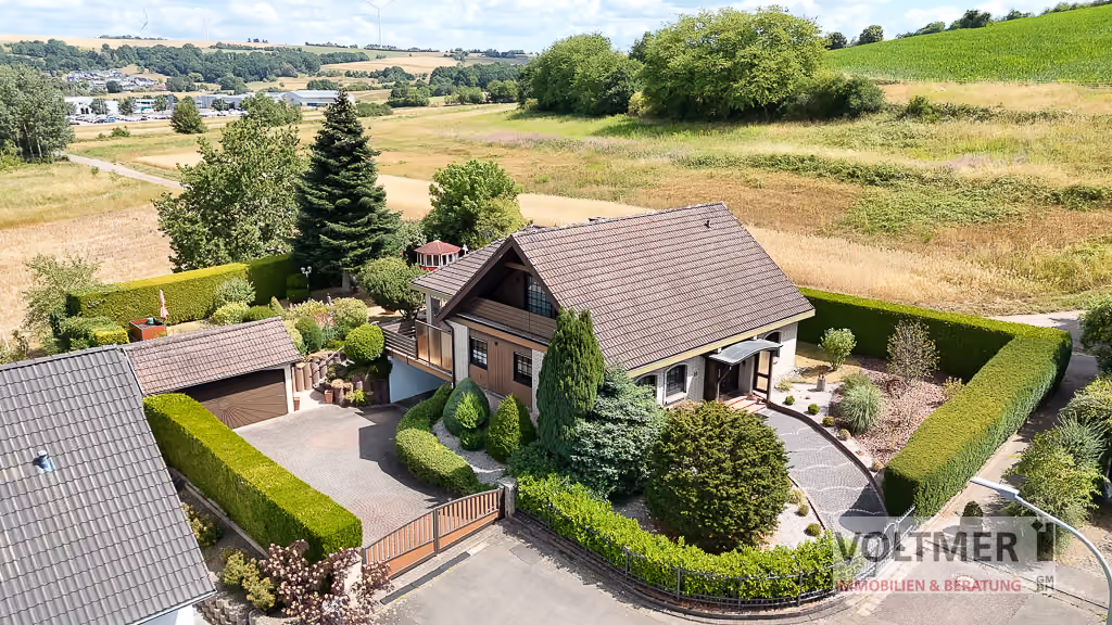 PRIVATSPHÄRE - Einfamilienhaus mit Doppelgarage in Sackgassenlage von Blieskastel!
