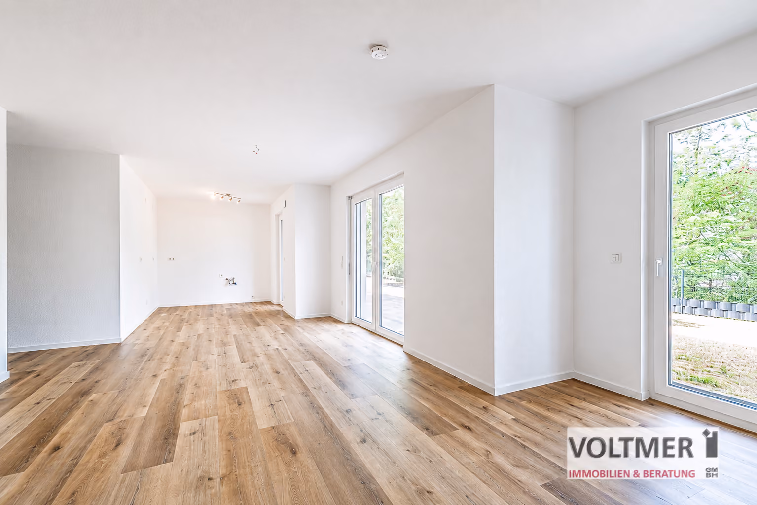 NEUWERTIG - energieeffiziente Erdgeschosswohnung mit Terrasse und PKW-Stellplatz in Neunkirchen!