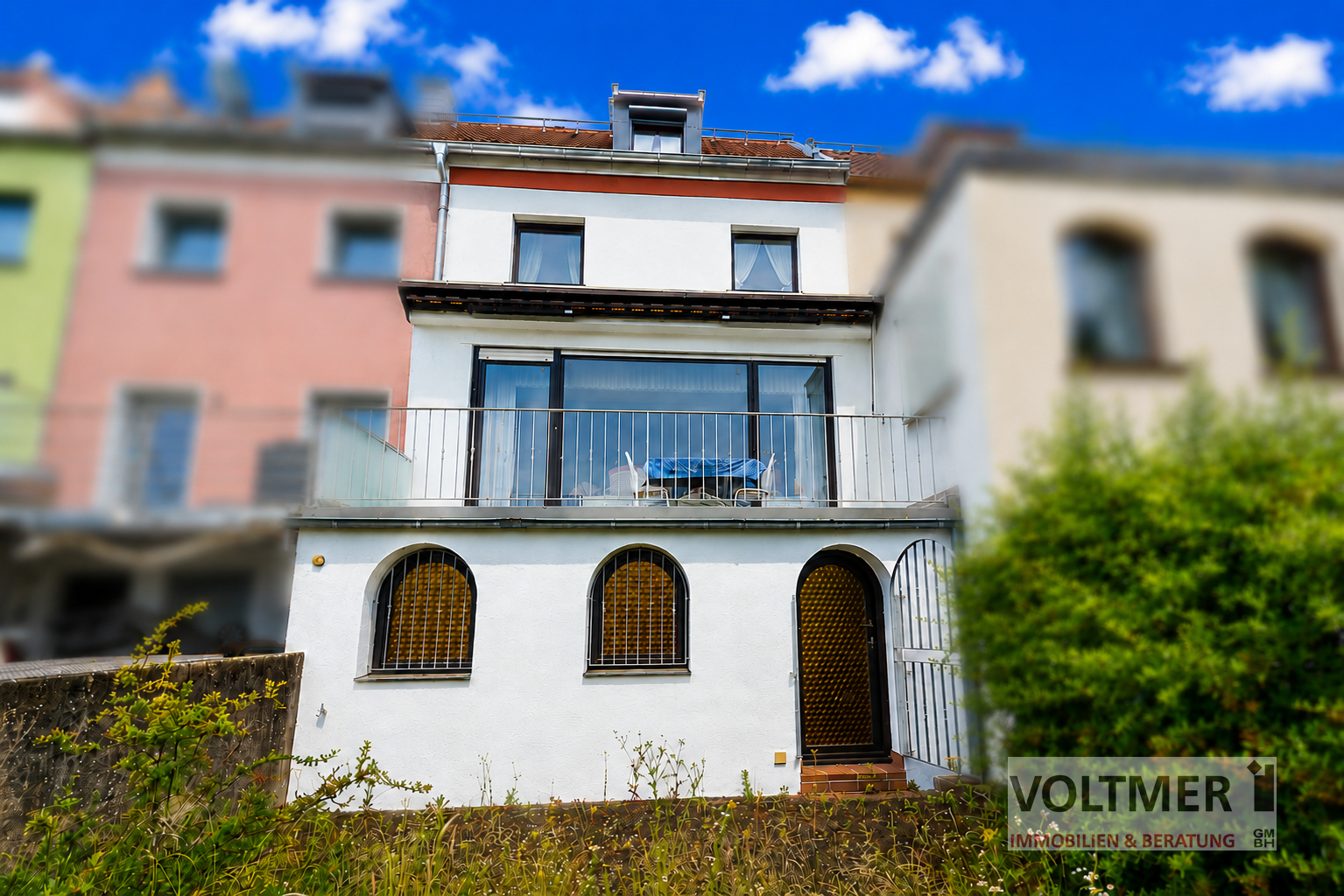 RESERVIERT - charmantes Reihenmittelhaus mit Garage und Dachterrasse in Saarbrücken!