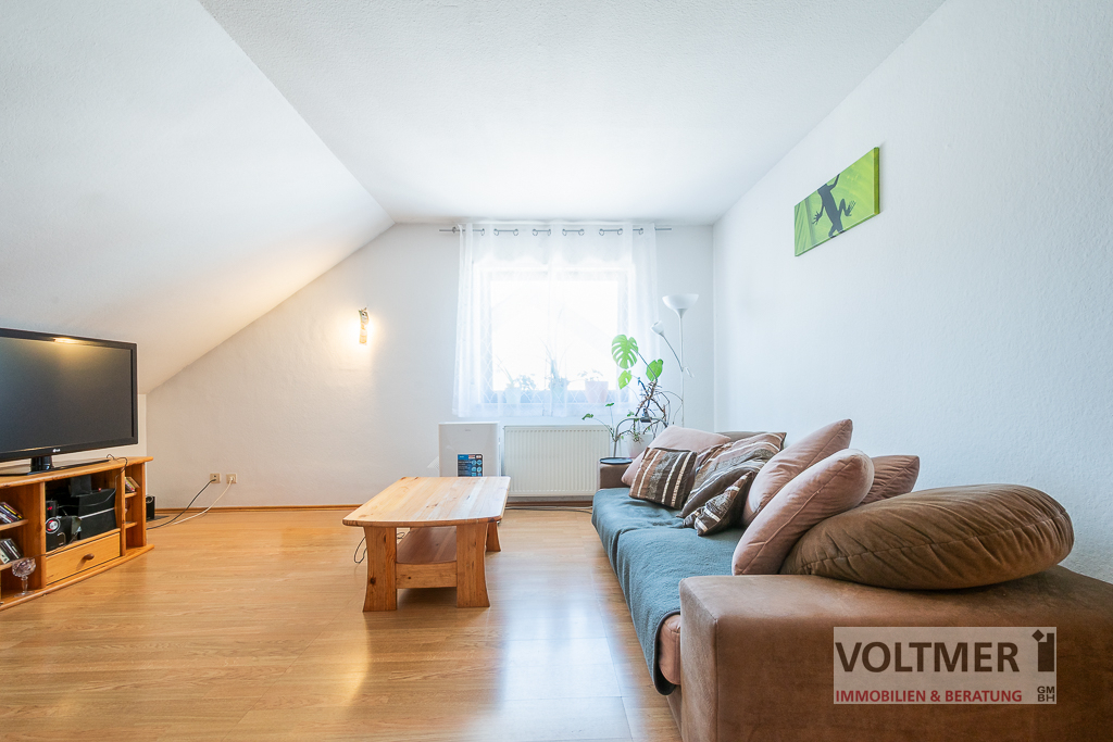 INVESTCHANCE - vermietete Eigentumswohnung mit Nutzungsrecht an drei Stellplätzen in Neunkirchen!