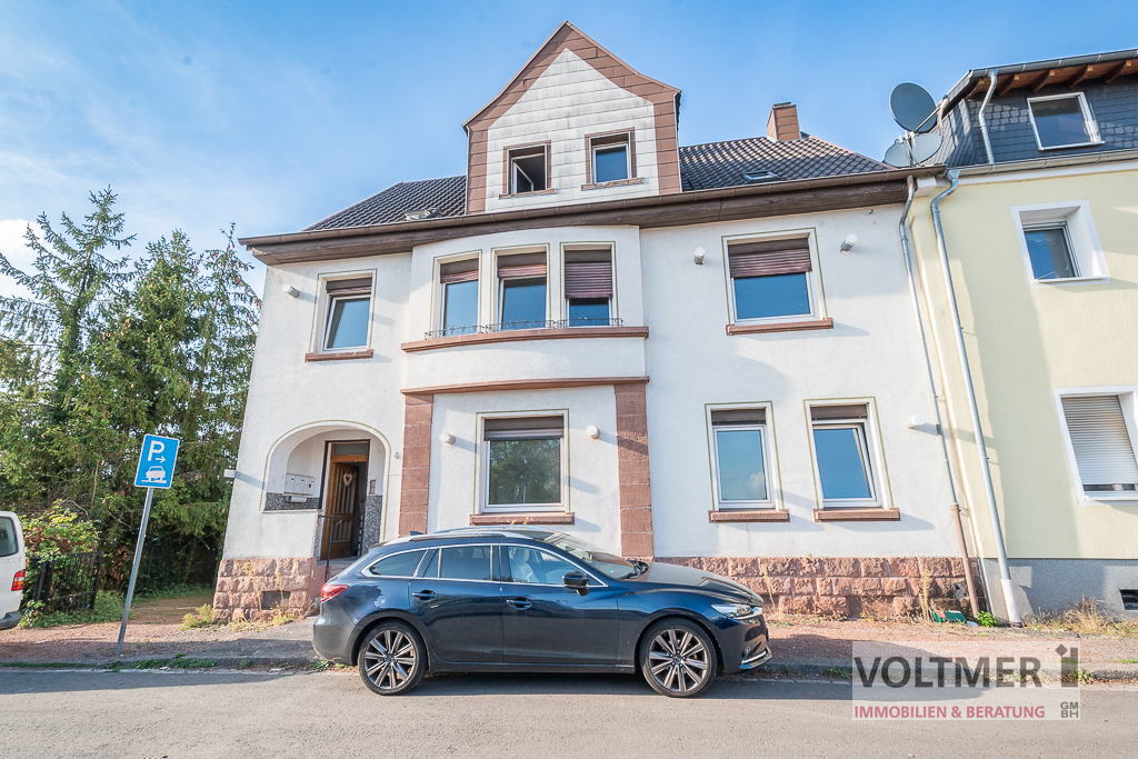 WOHNFREUDE - renovierte 4-Zimmer-Wohnung mit Einbauküche, Gemeinschaftsgarten und Garage in Homburg!