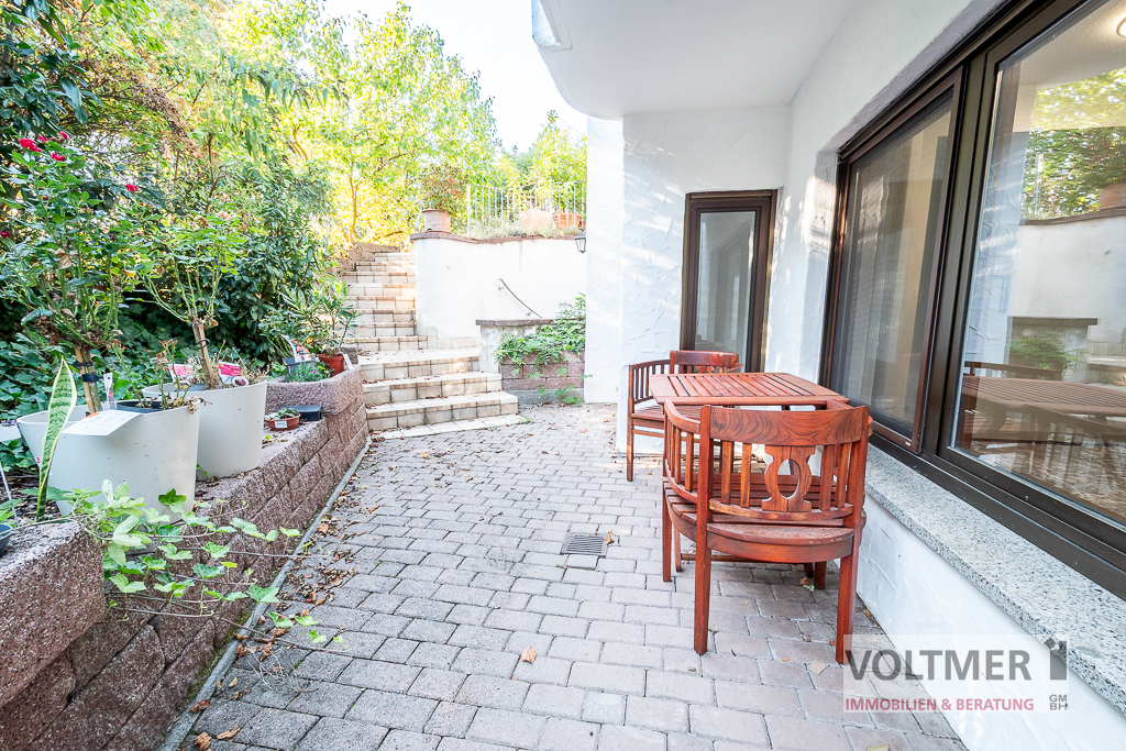 teilüberdachte Terrasse