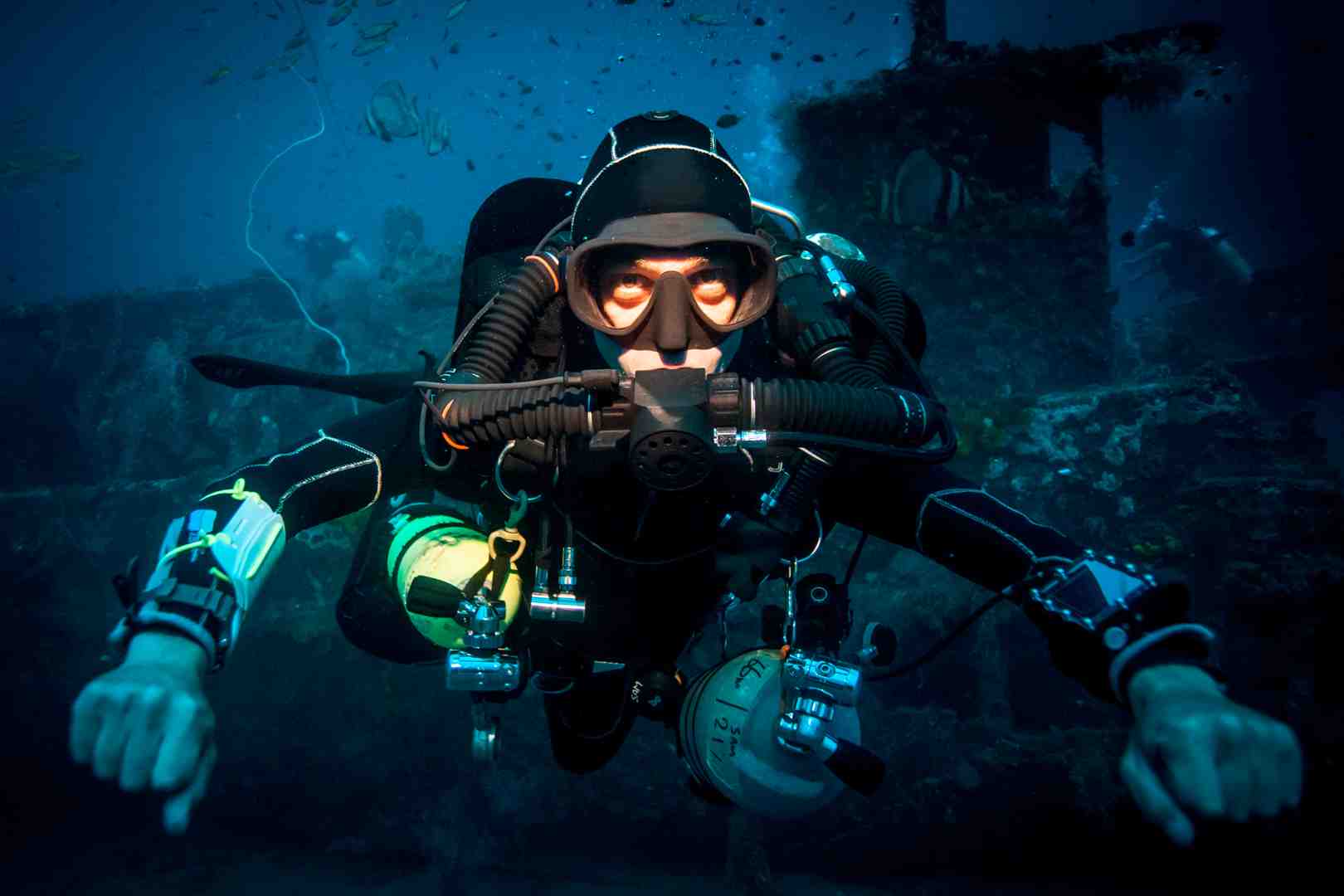 Technical diver using a closed-circuit rebreather, highlighting the absence of bubbles - scuba diving breathing apparatus